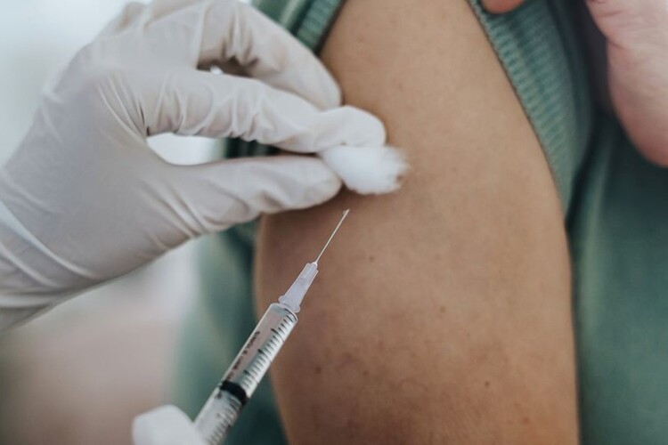 วัคซีน COVID ประจำปี: สหรัฐฯ พยายาม ‘แนวทางใหม่’ ด้วย Omicron Boosters